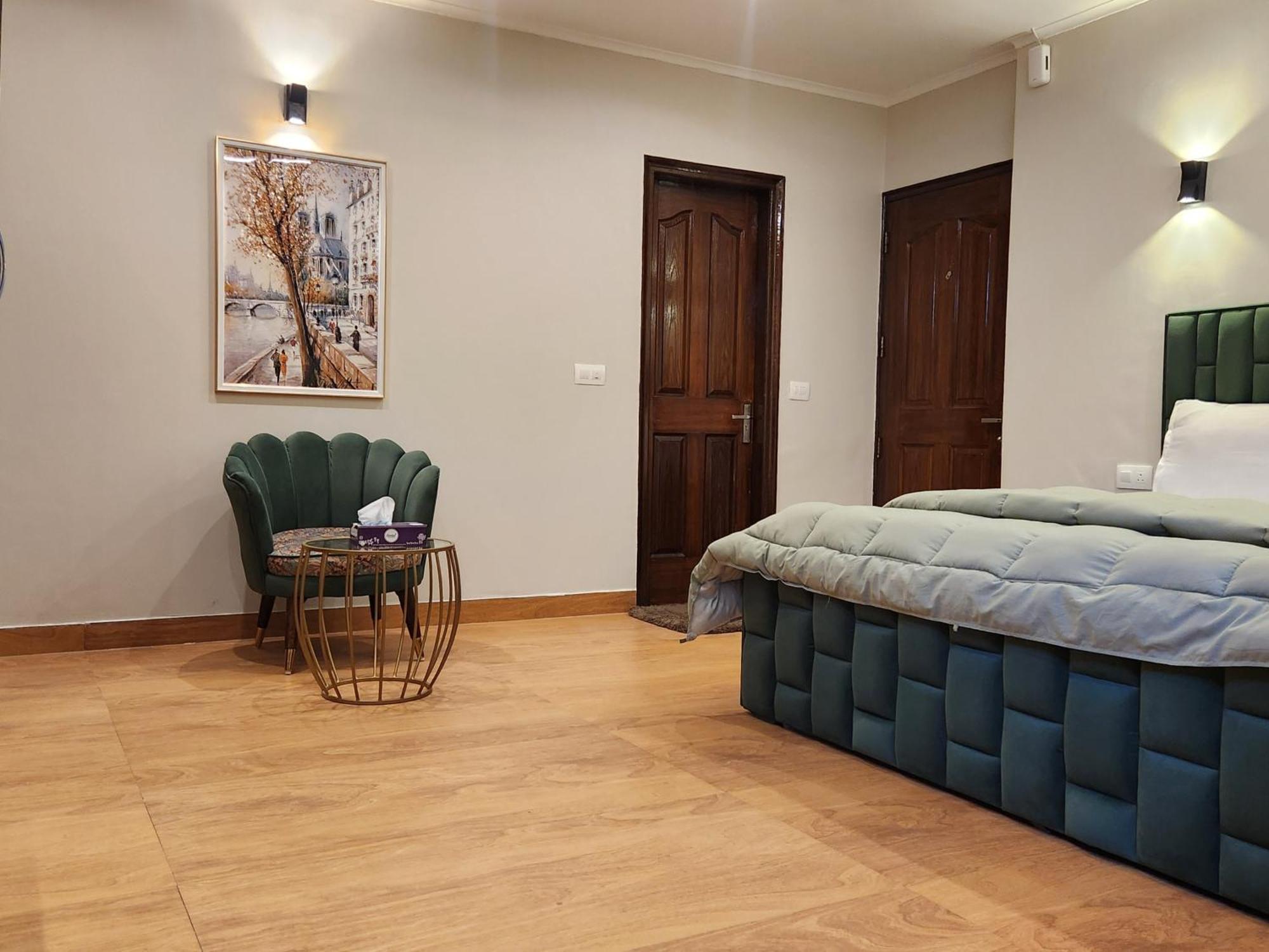 Hotel City Premier - Golf Course Road ,Гургаон Экстерьер фото